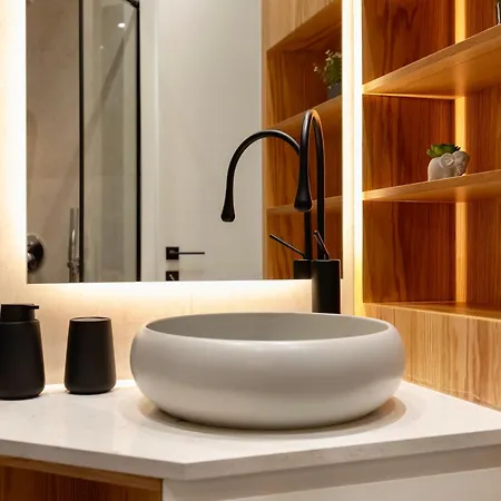 Lux Studio Center * Τίρανα